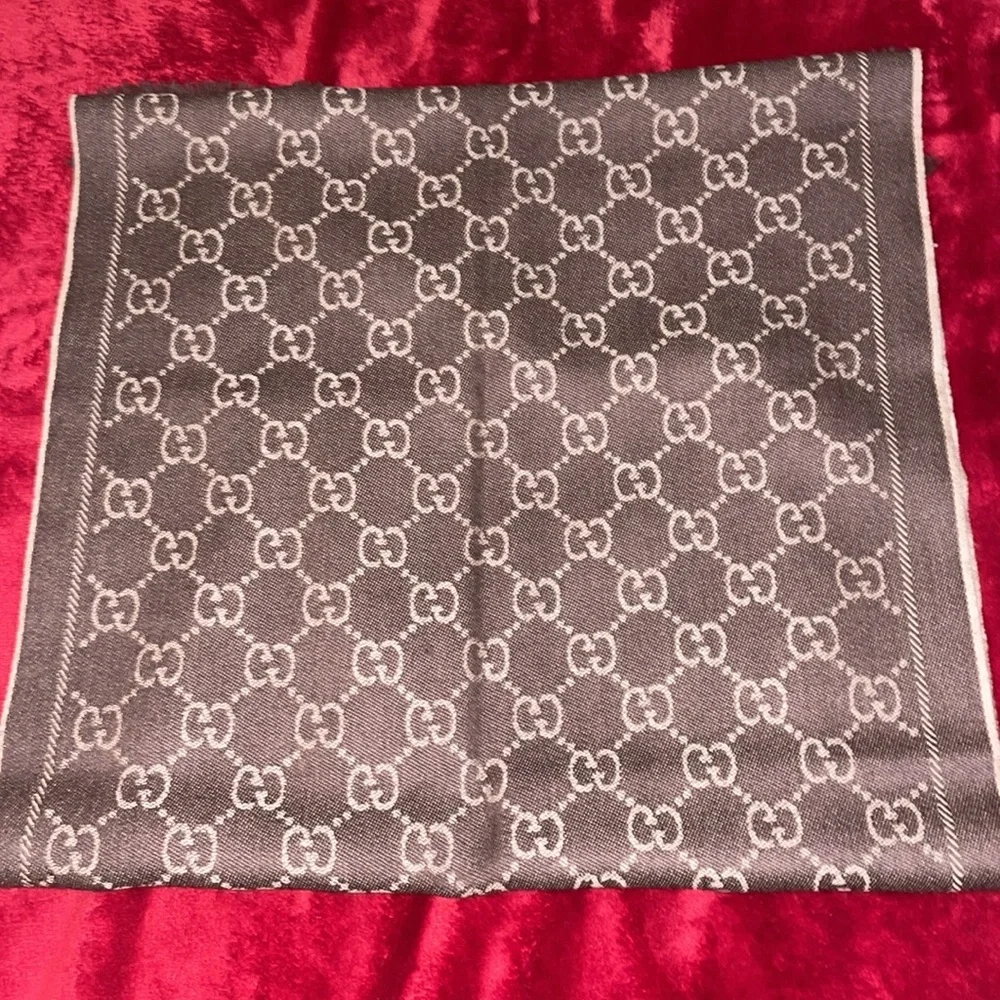 NWOT Gucci wool scarf